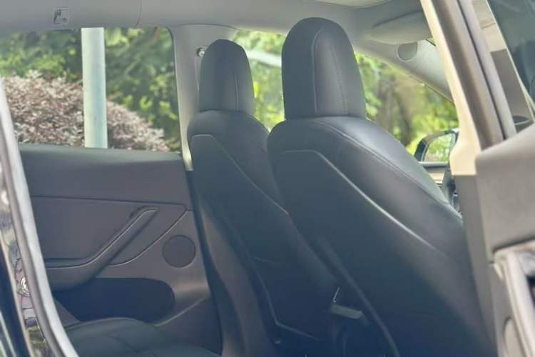 Used Tesla Model Y 2021 Standard Range Rear-Wheel Drive Version Interior 5