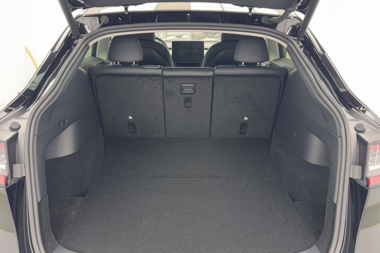 Used Tesla Model Y 2021 Standard Range Rear-Wheel Drive Version Interior 5