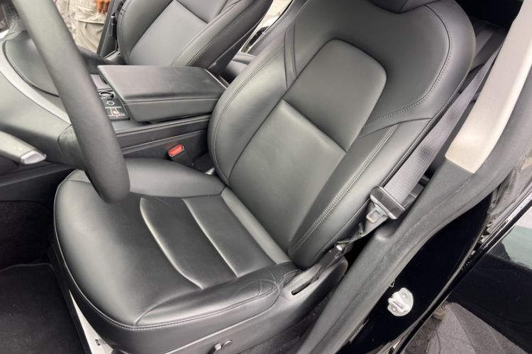 Used Tesla Model Y 2021 Long-Range All-Wheel-Drive Version 3D7 Interior 5
