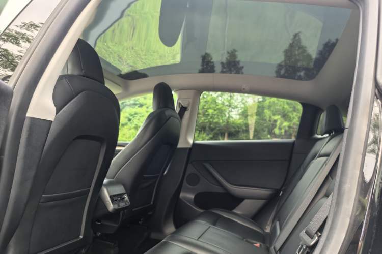 Used Tesla Model Y 2021 Standard Range Rear-Wheel Drive Version Interior 5