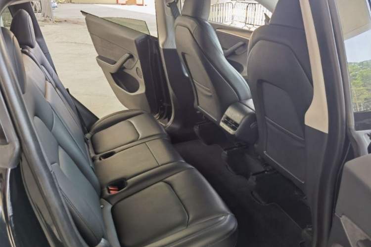Used Tesla Model Y 2021 Standard Range Rear-Wheel Drive Version Interior 5