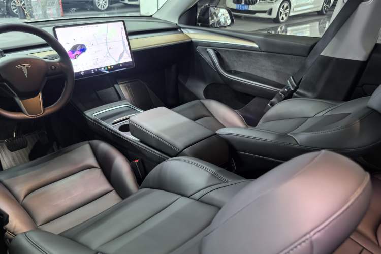 Used Tesla Model Y 2021 Long-Range All-Wheel-Drive Version 3D7 Interior 5