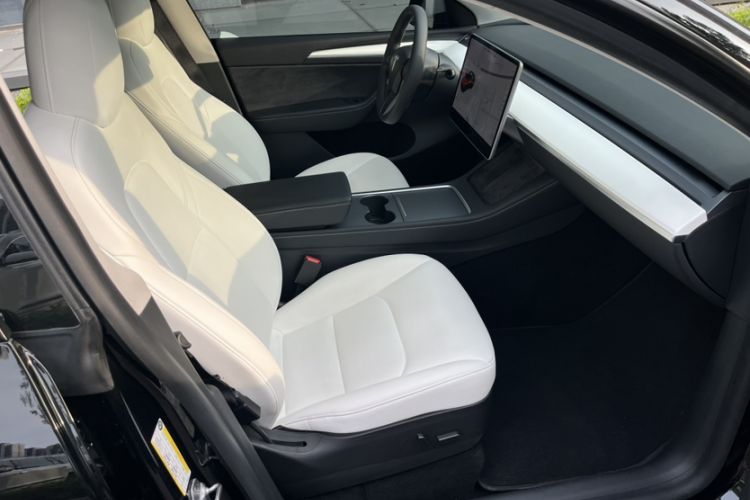 Used Tesla Model Y 2021 Standard Range Rear-Wheel Drive Version Interior 5