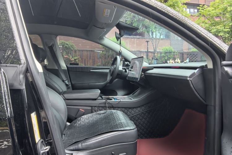 Used Tesla Model Y 2021 Standard Range Rear-Wheel Drive Version Interior 5