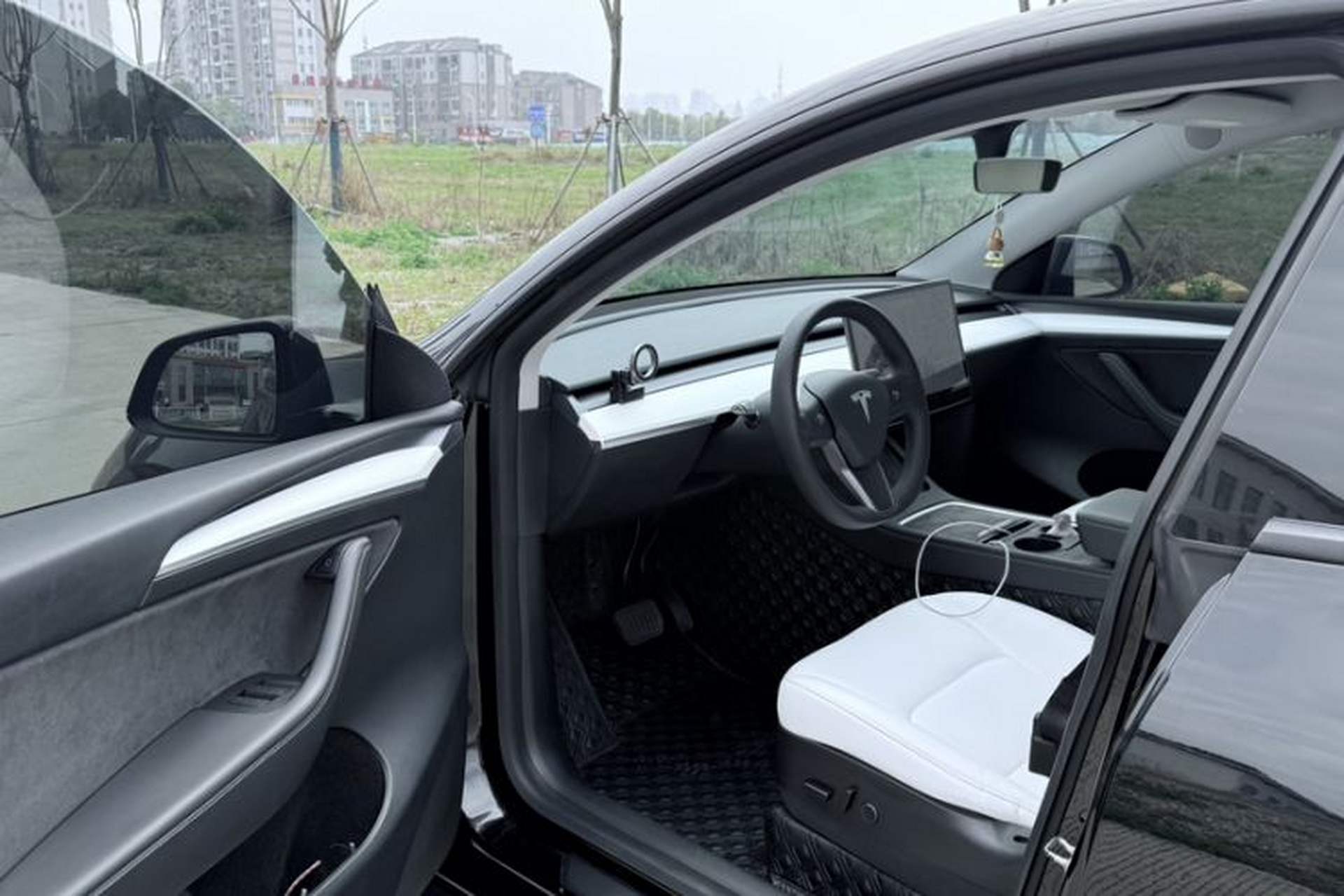 Used Tesla Model Y 2021 Long-Range All-Wheel-Drive Version 3D7 Interior 5