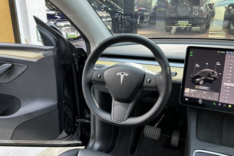 Used Tesla Model Y 2021 Standard Range Rear-Wheel Drive Version Interior 5
