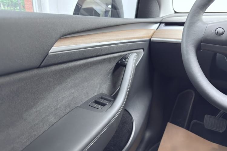 Used Tesla Model Y 2021 Standard Range Rear-Wheel Drive Version Interior 5