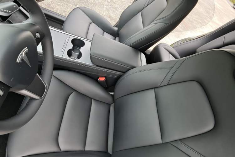 Used Tesla Model Y 2021 Long-Range All-Wheel-Drive Version 3D7 Interior 5