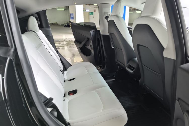 Used Tesla Model Y 2021 Standard Range Rear-Wheel Drive Version Interior 5