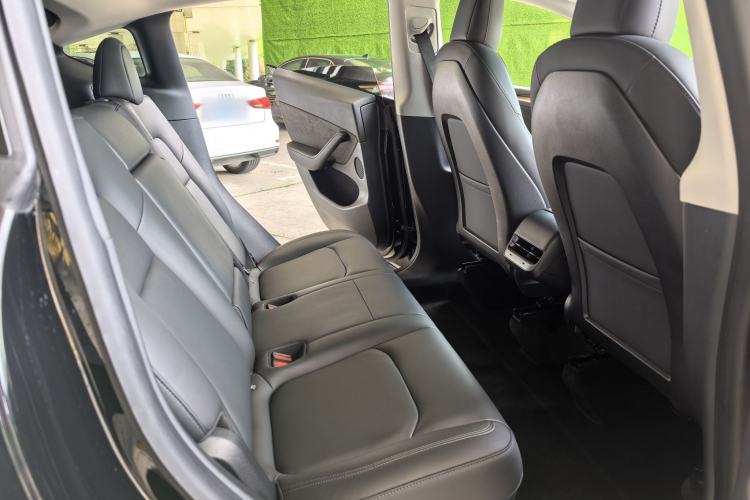 Used Tesla Model Y 2021 Standard Range Rear-Wheel Drive Version Interior 5