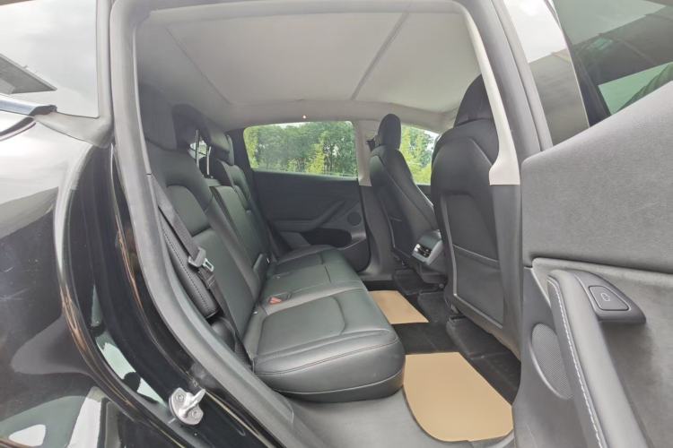 Used Tesla Model Y 2021 Standard Range Rear-Wheel Drive Version Interior 5