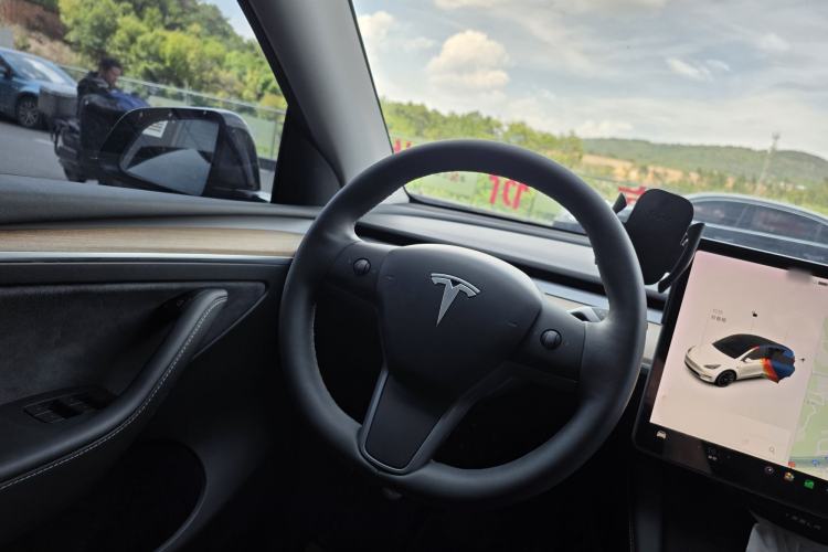 Used Tesla Model Y 2021 Standard Range Rear-Wheel Drive Version Interior 6