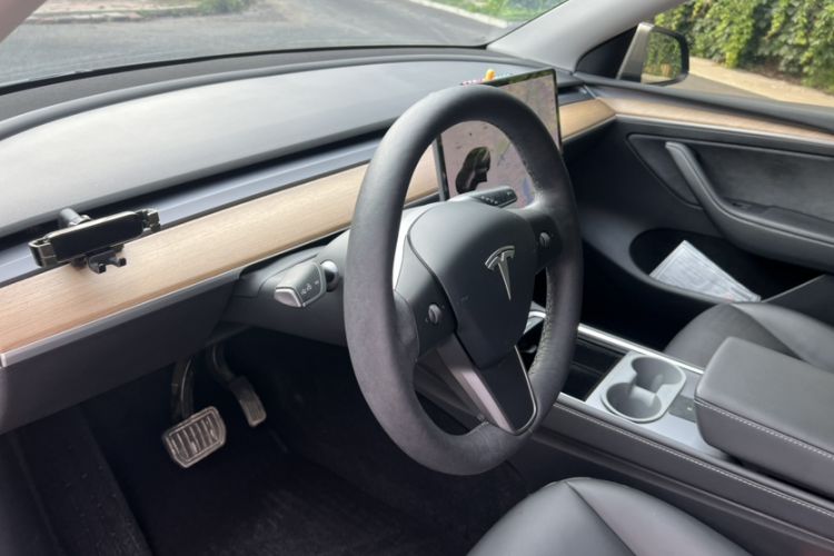 Used Tesla Model Y 2021 Long-Range All-Wheel-Drive Version Interior 6