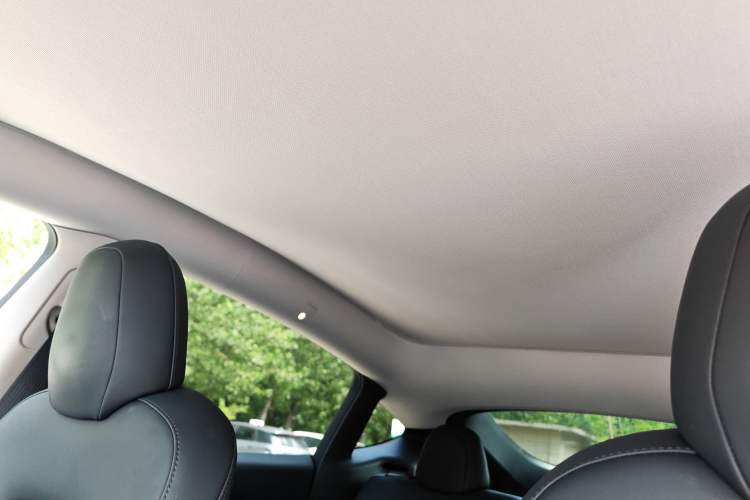 Used Tesla Model Y 2021 Standard Range Rear-Wheel Drive Version Interior 6