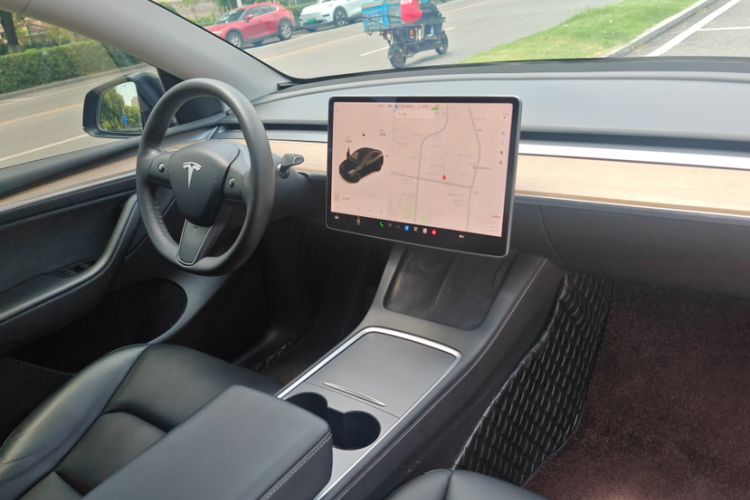 Used Tesla Model Y 2021 Standard Range Rear-Wheel Drive Version Interior 6