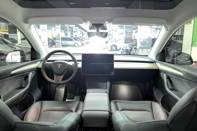 Used Tesla Model Y 2021 Long-Range All-Wheel-Drive Version 3D7 Interior 6