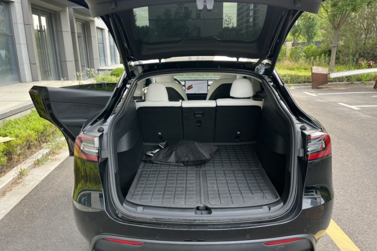 Used Tesla Model Y 2021 Standard Range Rear-Wheel Drive Version Interior 6