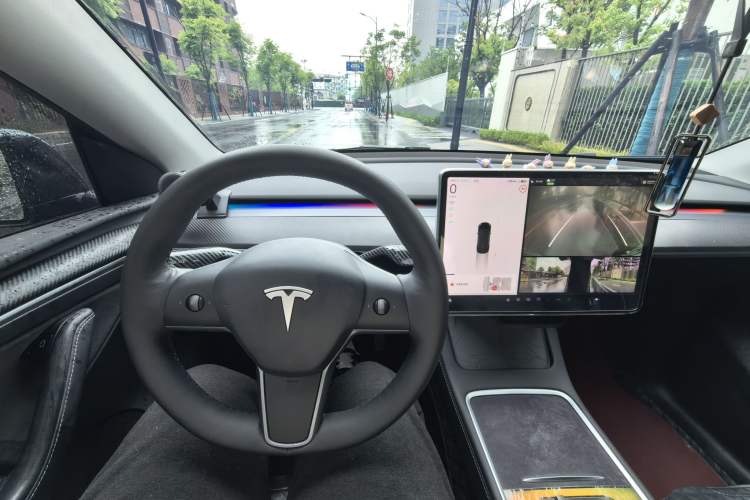 Used Tesla Model Y 2021 Standard Range Rear-Wheel Drive Version Interior 6