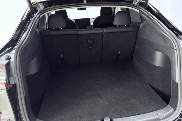 Used Tesla Model Y 2021 Standard Range Rear-Wheel Drive Version Interior 6