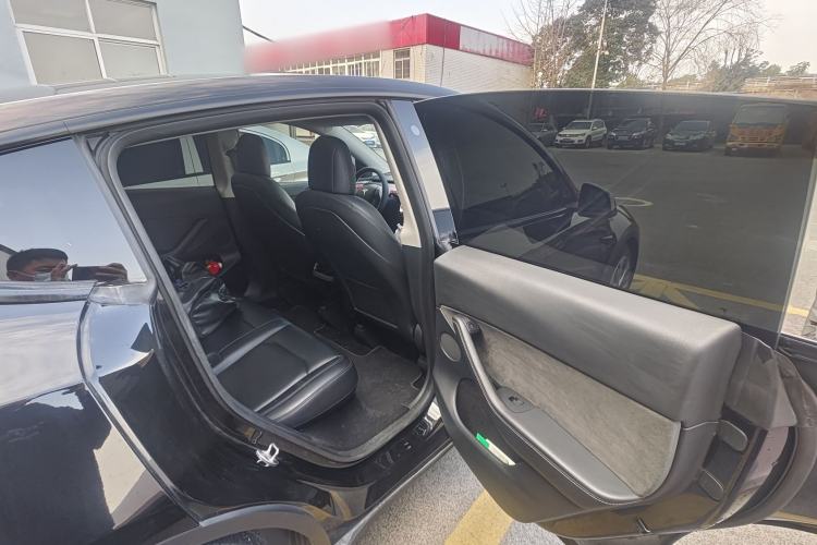 Used Tesla Model Y 2021 Standard Range Rear-Wheel Drive Version Interior 6