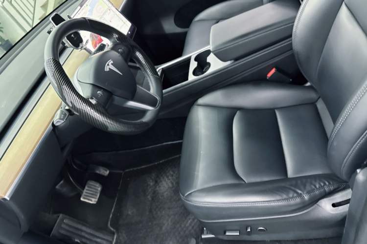 Used Tesla Model Y 2021 Standard Range Rear-Wheel Drive Version Interior 6