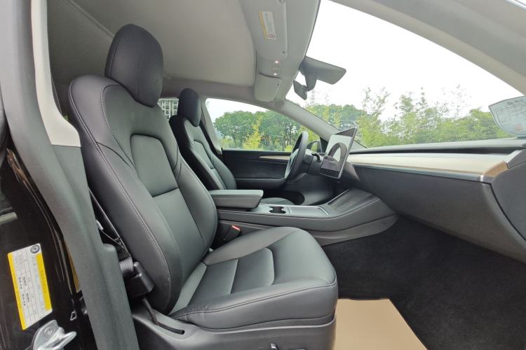 Used Tesla Model Y 2021 Standard Range Rear-Wheel Drive Version Interior 6