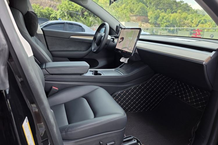 Used Tesla Model Y 2021 Standard Range Rear-Wheel Drive Version Interior 7