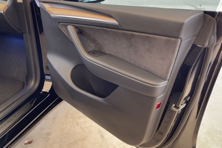 Used Tesla Model Y 2021 Standard Range Rear-Wheel Drive Version Interior 7