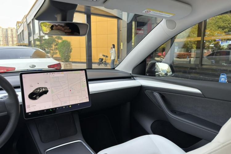 Used Tesla Model Y 2021 Long-Range All-Wheel-Drive Version Interior 7
