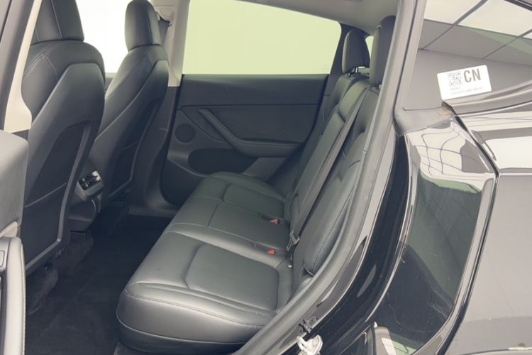 Used Tesla Model Y 2021 Standard Range Rear-Wheel Drive Version Interior 7