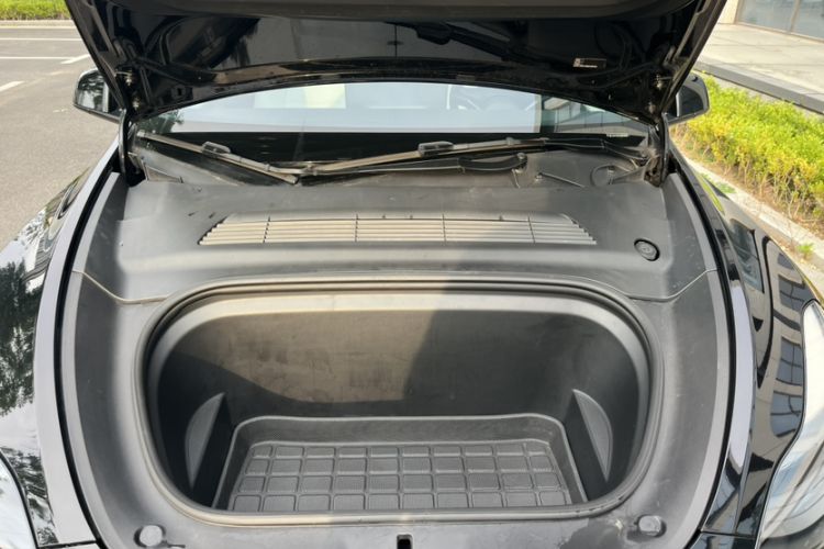 Used Tesla Model Y 2021 Standard Range Rear-Wheel Drive Version Interior 7