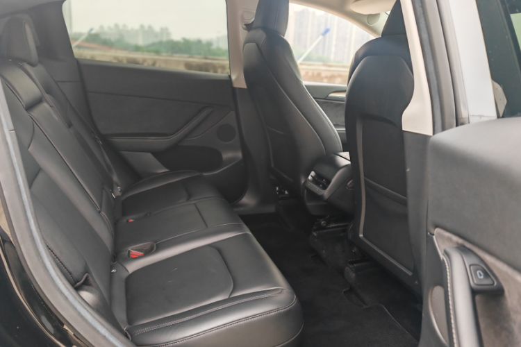 Used Tesla Model Y 2021 Standard Range Rear-Wheel Drive Version Interior 7