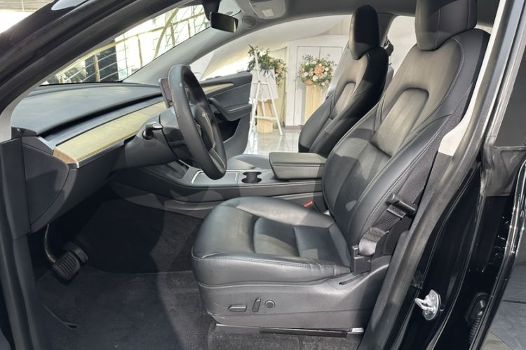 Used Tesla Model Y 2021 Standard Range Rear-Wheel Drive Version Interior 7
