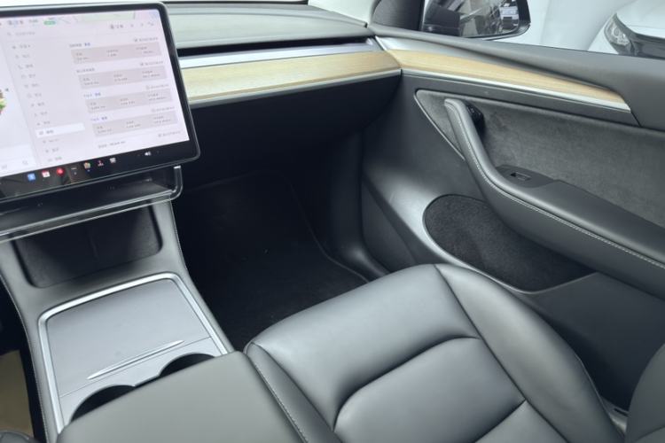 Used Tesla Model Y 2021 Standard Range Rear-Wheel Drive Version Interior 7