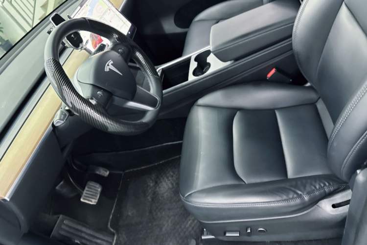 Used Tesla Model Y 2021 Standard Range Rear-Wheel Drive Version Interior 8
