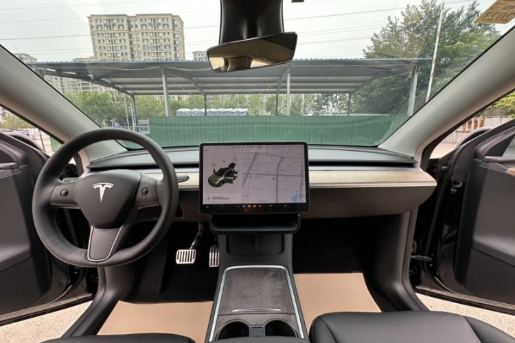 Used Tesla Model Y 2021 Long-Range All-Wheel-Drive Version 3D7 Interior 8