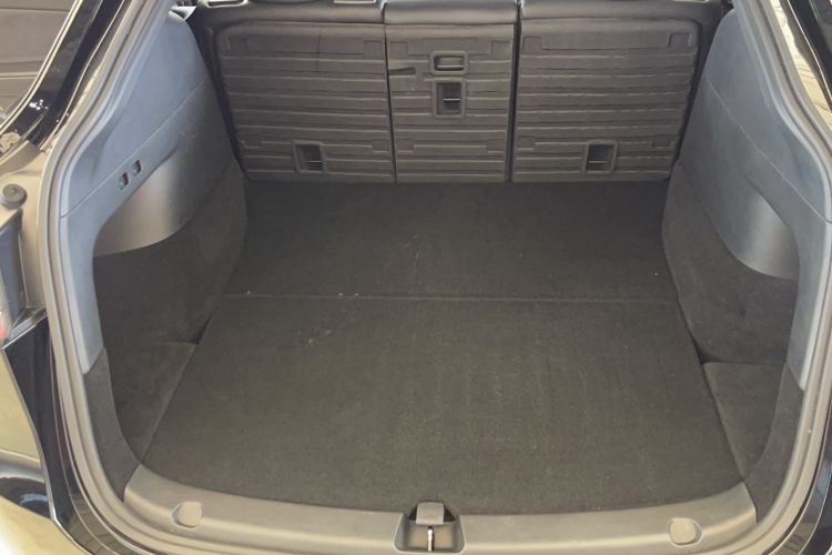 Used Tesla Model Y 2021 Standard Range Rear-Wheel Drive Version Interior 8