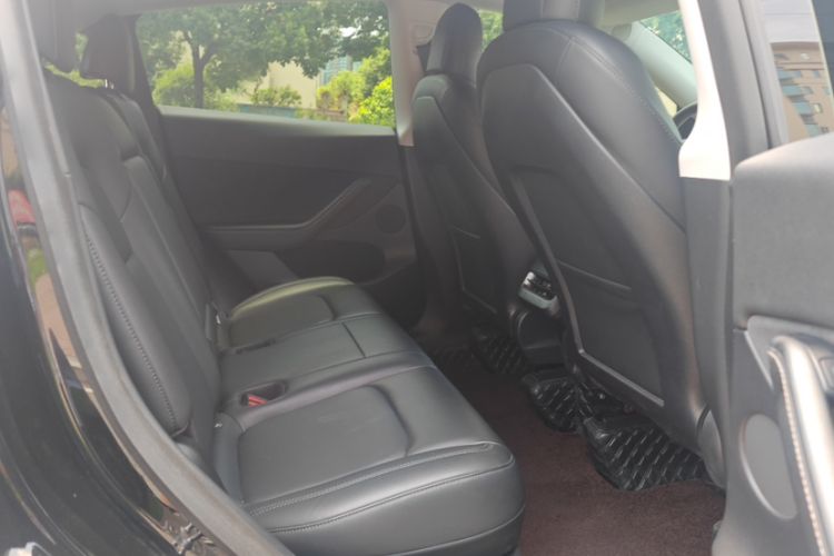 Used Tesla Model Y 2021 Standard Range Rear-Wheel Drive Version Interior 8
