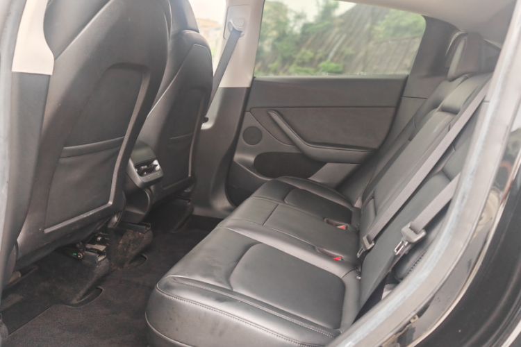 Used Tesla Model Y 2021 Standard Range Rear-Wheel Drive Version Interior 8