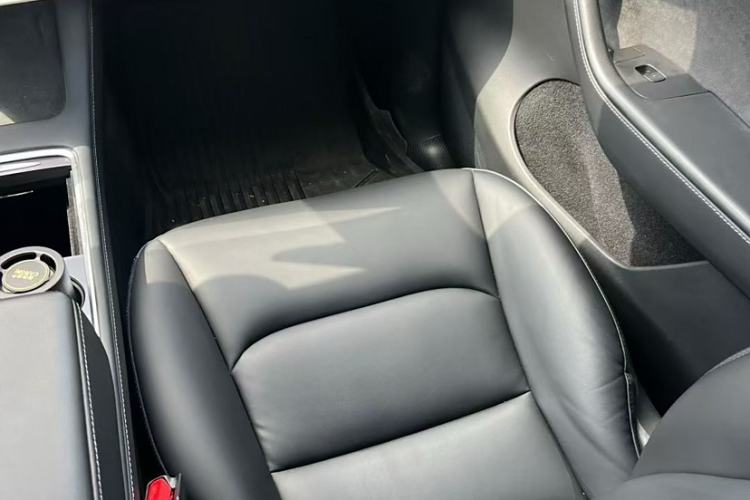 Used Tesla Model Y 2021 Revised Version 2 Long-Range All-Wheel-Drive Edition Interior 8