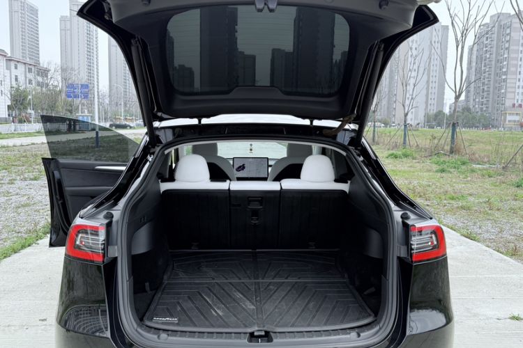 Used Tesla Model Y 2021 Long-Range All-Wheel-Drive Version 3D7 Interior 8
