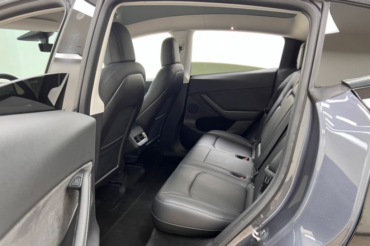 Used Tesla Model Y 2021 Standard Range Rear-Wheel Drive Version Interior 8