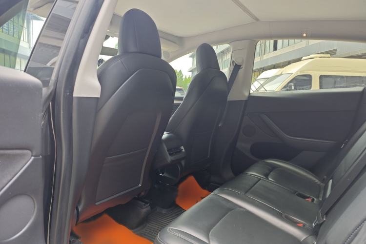Used Tesla Model Y 2021 Standard Range Rear-Wheel Drive Version Interior 9