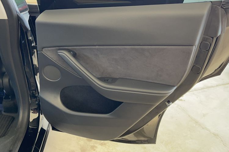 Used Tesla Model Y 2021 Standard Range Rear-Wheel Drive Version Interior 9