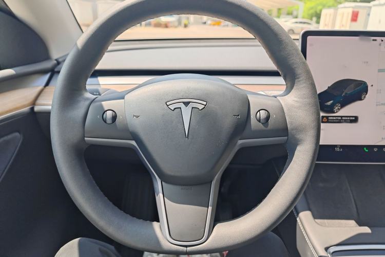 Used Tesla Model Y 2021 Standard Range Rear-Wheel Drive Version Interior 9