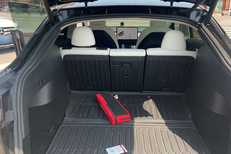 Used Tesla Model Y 2021 Performance High-Performance All-Wheel-Drive Version Interior 9