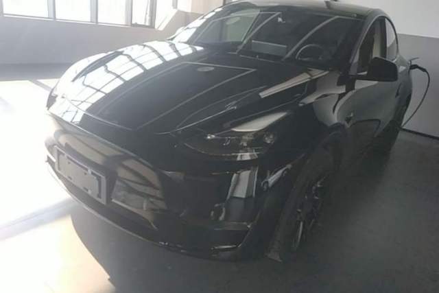 Used Tesla Model Y 2021 Long-Range All-Wheel-Drive Version 3D7