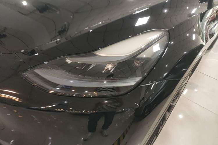 Used Tesla Model Y 2021 Standard Range Rear-Wheel Drive Version Left Front Headlight