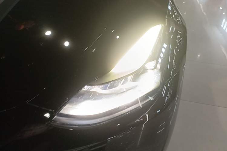 Used Tesla Model Y 2021 Standard Range Rear-Wheel Drive Version Left Front Headlight