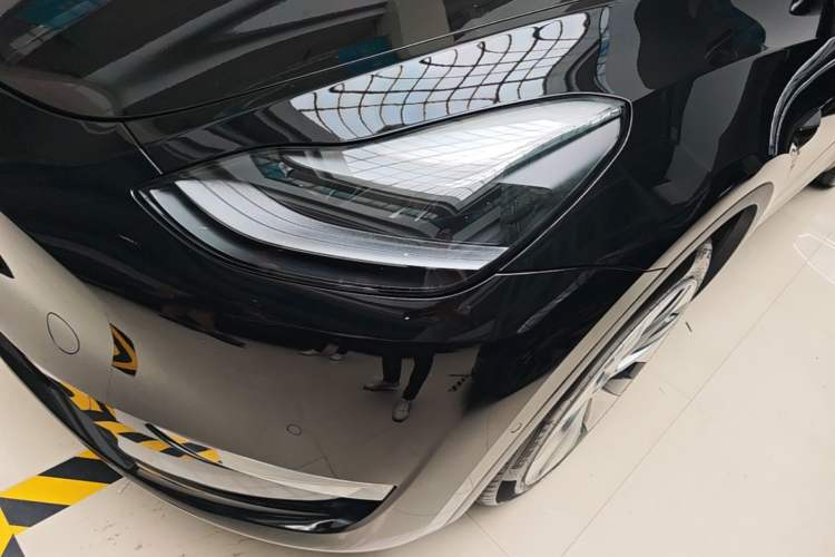 Used Tesla Model Y 2021 Standard Range Rear-Wheel Drive Version Left Front Headlight